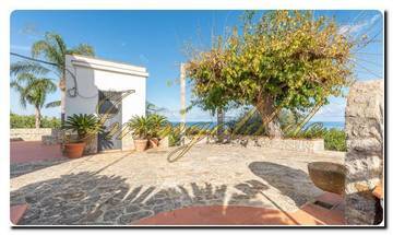 Thumbnail von Noble maison à Sicile avec un vaste terrain, deux terrains à bâtir et une vue magnifique sur la mer