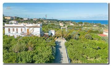 Thumbnail von Noble maison à Sicile avec un vaste terrain, deux terrains à bâtir et une vue magnifique sur la mer