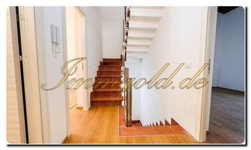 Thumbnail von Современный, уникальный полудеревянный дом с панорамным видом на море, террасой и возможностью установки бассейна.