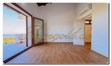 Thumbnail von Современный, уникальный полудеревянный дом с панорамным видом на море, террасой и возможностью установки бассейна.