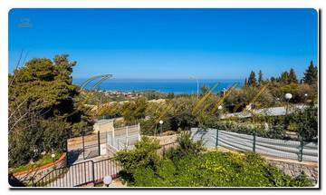 Thumbnail von Современный, уникальный полудеревянный дом с панорамным видом на море, террасой и возможностью установки бассейна.