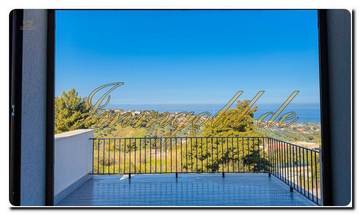 Thumbnail von Современный, уникальный полудеревянный дом с панорамным видом на море, террасой и возможностью установки бассейна.