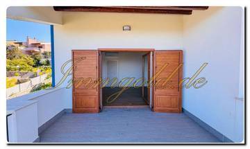 Thumbnail von Современный, уникальный полудеревянный дом с панорамным видом на море, террасой и возможностью установки бассейна.