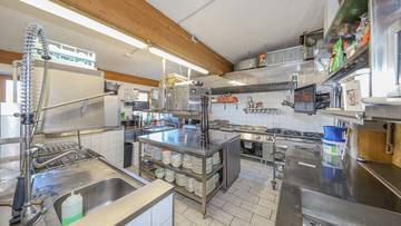 Thumbnail von スキー小屋＆ホスピタリティ事業、豪華な居住空間付き