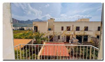 Thumbnail von Северо-Западный Сицилийский полуостров, полностью отремонтированная квартира с огромной крышей-террасой, четырьмя спальнями и собственными ванными комнатами.