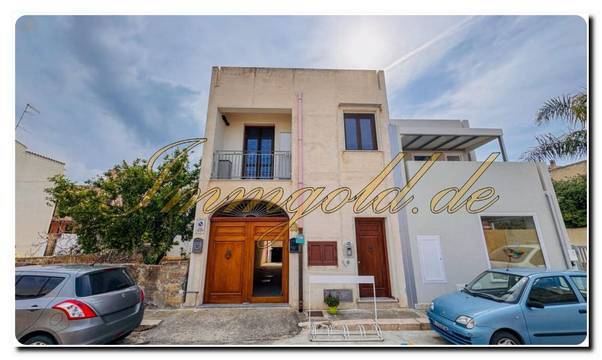 Nord/West Sizilien, super renovierte Wohnung, mit einer riesigen Dachterrasse, vier Schlafzimmern die eigene Bäder aufweisen