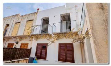 Thumbnail von Северо-Западный Сицилийский полуостров, полностью отремонтированная квартира с огромной крышей-террасой, четырьмя спальнями и собственными ванными комнатами.