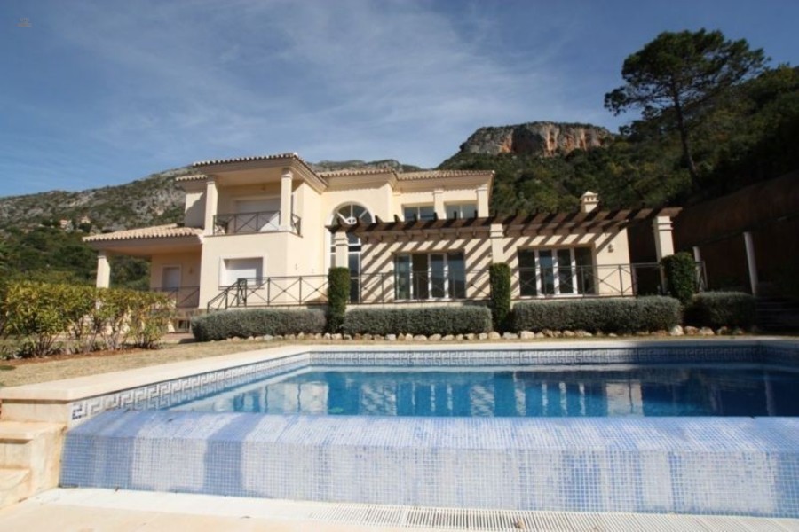 Luxus-Villa in Istan R2011616