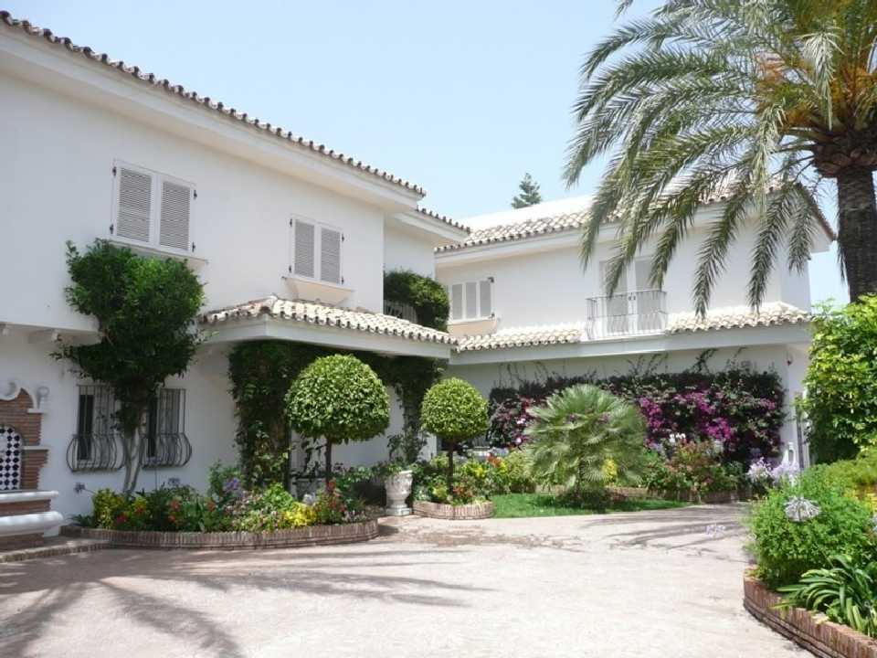 Luxus-Villa in El Paraiso JRP138S 