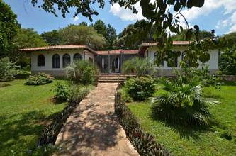 Thumbnail von 20.000 m² hochwertiges Anwesen (Haupthaus, Gästehaus, Pool) bei San Bernardino, Paraguay