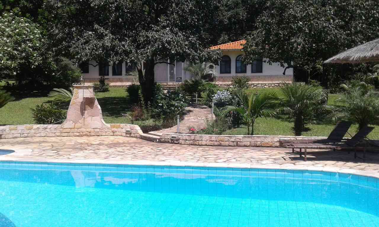 20.000 m² hochwertiges Anwesen (Haupthaus, Gästehaus, Pool) bei San Bernardino, Paraguay