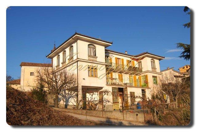 Immogold, charakteristische Villa aus dem frühen 20. Jahrhundert