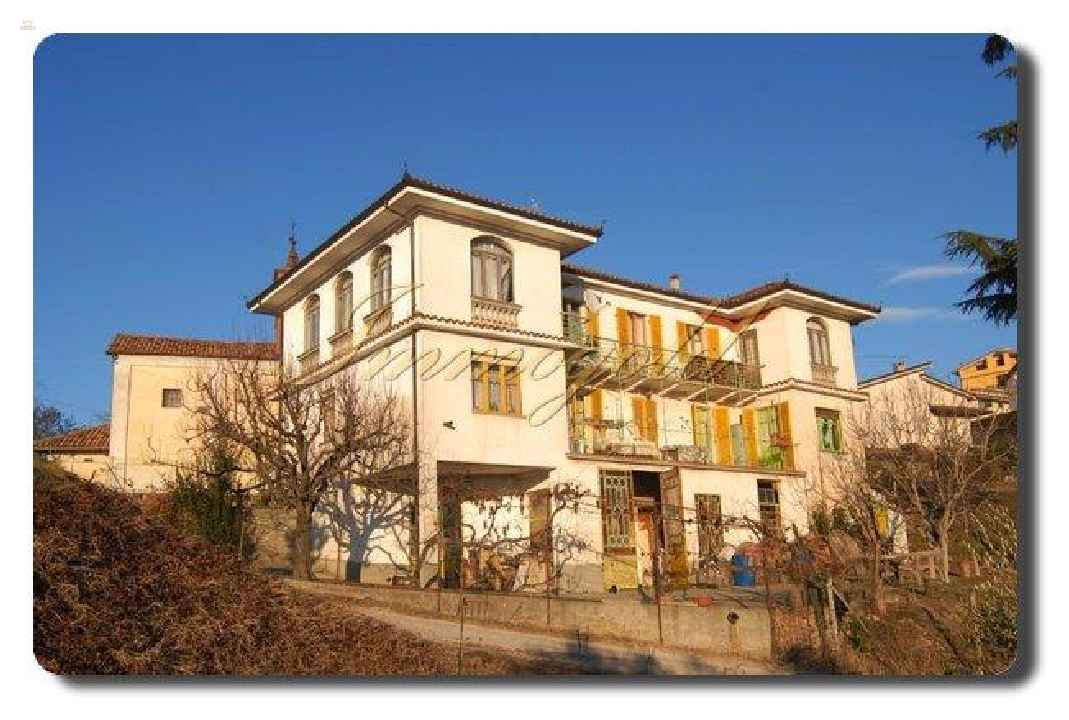 Immogold, charakteristische Villa aus dem frühen 20. Jahrhundert