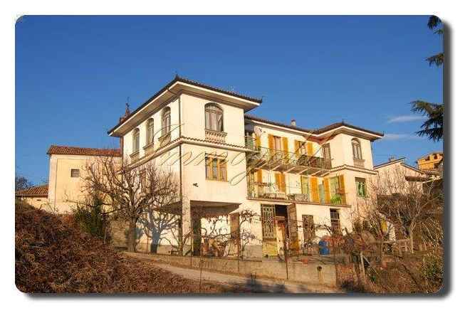 Immogold, charakteristische Villa aus dem frühen 20. Jahrhundert