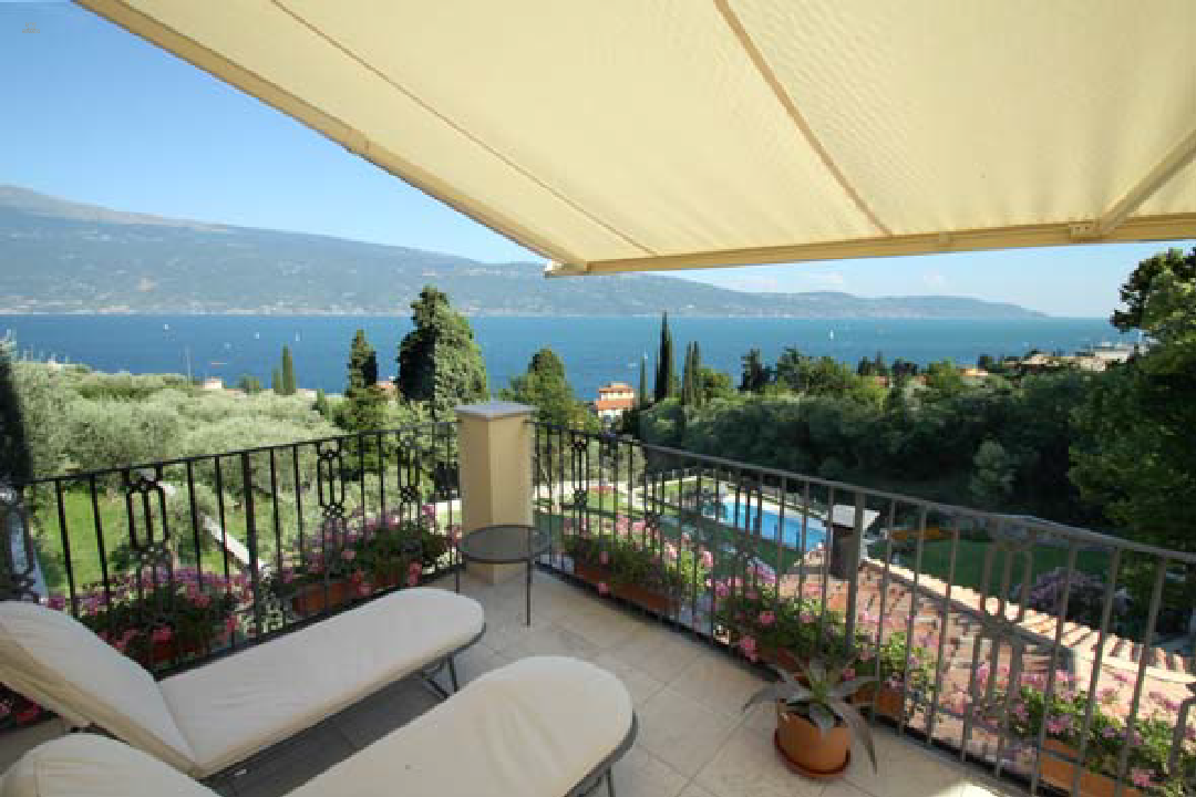 Роскошная усадьба в Гаргнано с видом на озеро и бассейном