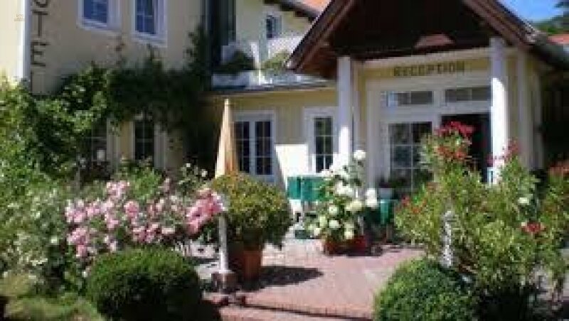 HOTEL - RESTAURANT - CAFE IM ZENTRUM VON MAISSAU MIT VIEL POTENTIAL FÜR ERWEITERUNG