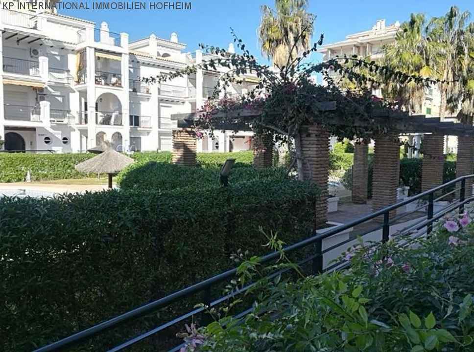 ***Attraktive 2-Zimmer-Etagen-Wohnungen in abgeschlossener Anlage mit Gemeinschaftspool ***