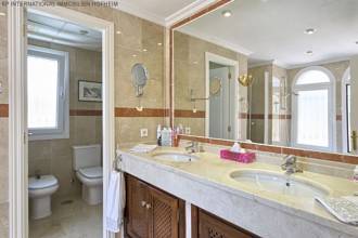 Thumbnail von ***Villa mit Privatpool und -garage im Zentrum von Marbella***