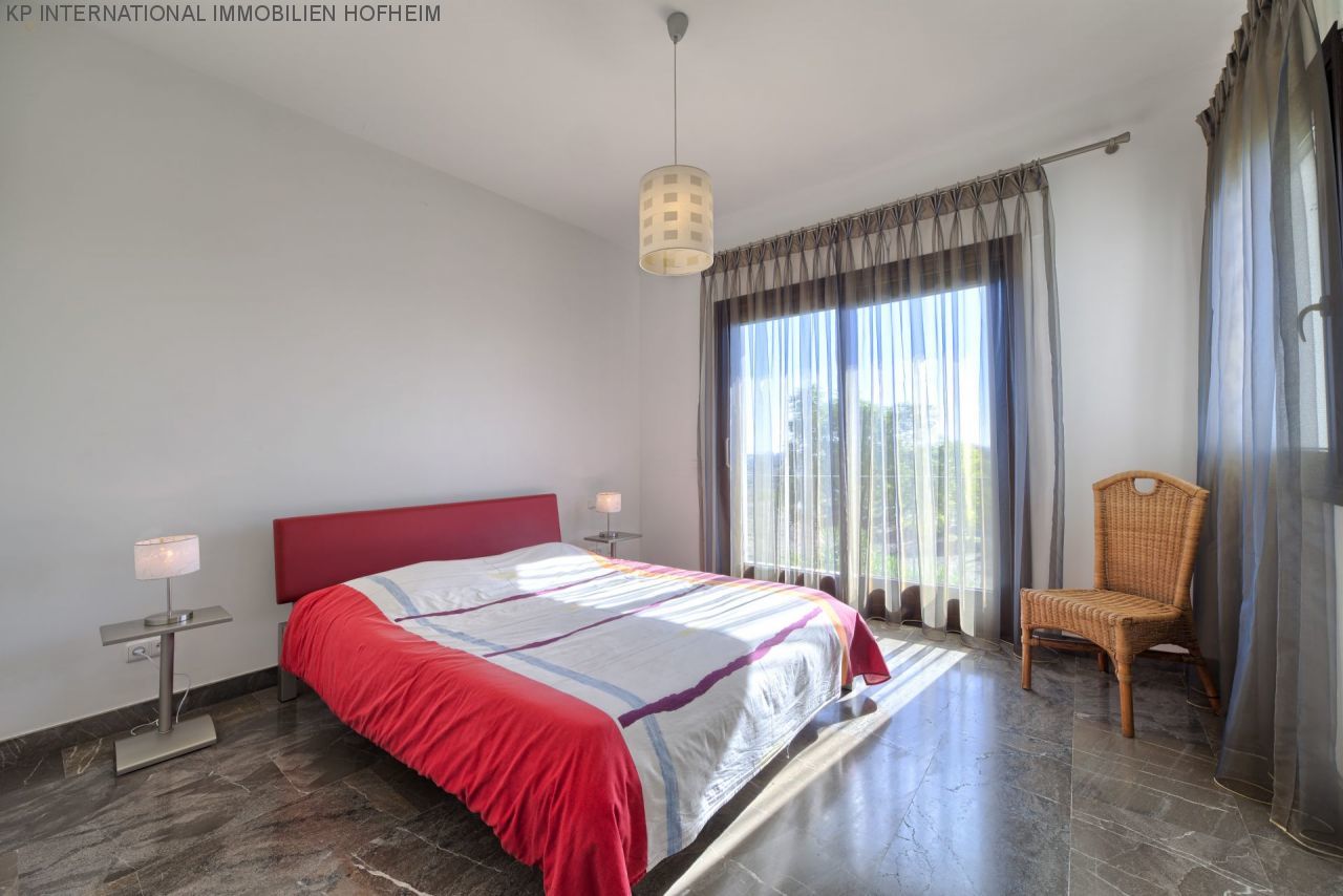 Thumbnail von ***Traumhaft schöne Villa mit Pool und Panoramablick***