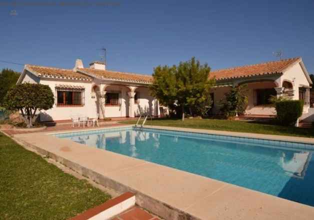 ***Schönes Chalet in traumhafter Lage mit  Pool und Garage***