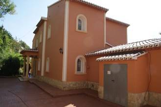 Thumbnail von ***Großzügige Villa mit Pool und Garage***