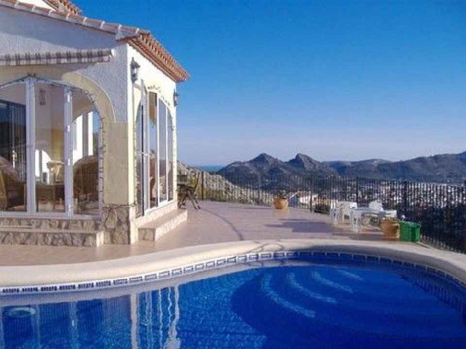 ***Wunderschöne Villa mit einer atemberaubenden Aussicht***