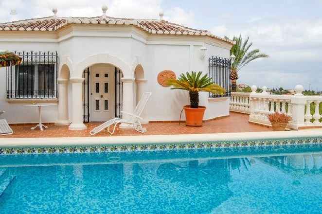 ***Luxusvilla mit traumhaftem Meerblick***