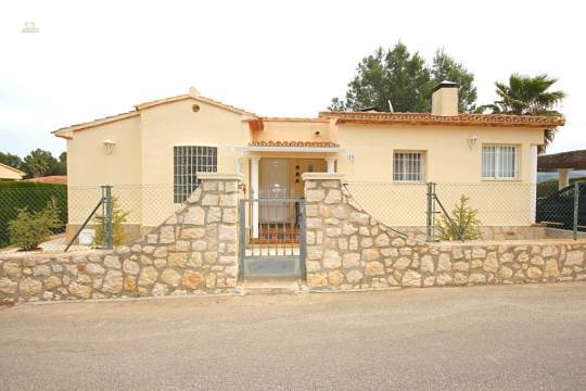 ***Bei Denia - Sehr gepflegte Villa mit Gemeinschaftspool, top gepflegter Zustand, großes Grundstück, Carport etc.***