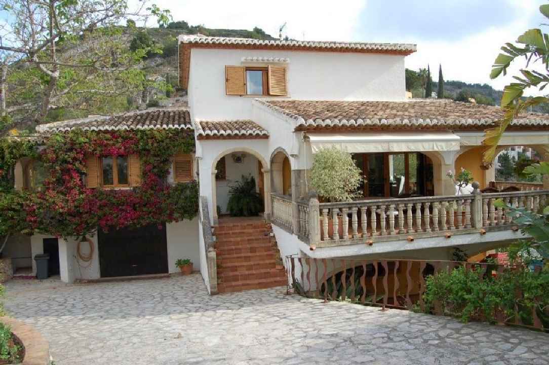 ***Überaus großzügige Villa in Javea-Puchol***
