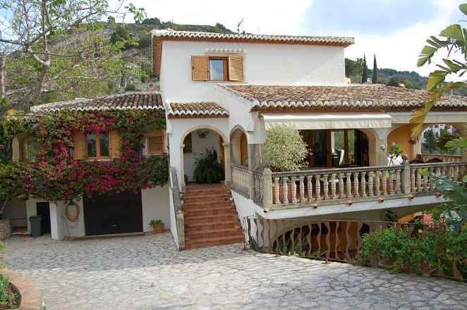 ***Überaus großzügige Villa in Javea-Puchol***
