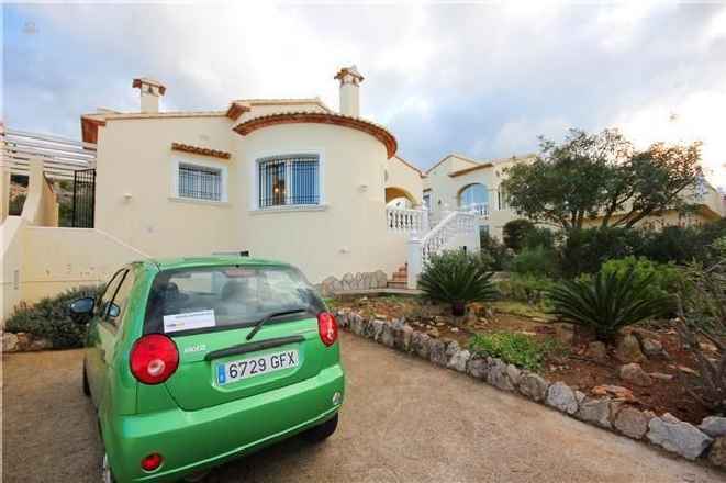 ***Neuwertige Villa mit Meerblick und privatem Garten***