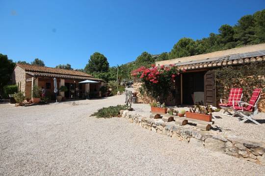 ***Stilvolle Landhaus-Villa gegenüber vom Golfplatz La Sella mit Romantikzuschlag, Gästehaus, Pool etc.***