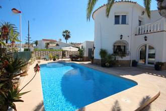 Thumbnail von ***Villa mit zwei Stufen zum Meer, perfekt gepflegt mit privatem Pool***