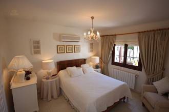 Thumbnail von ***Villa mit zwei Stufen zum Meer, perfekt gepflegt mit privatem Pool***