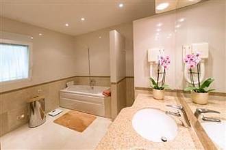 Thumbnail von ***Neuwertige Luxusvilla mit unverbaubarer Meersicht, Pool, Wintergarten, 2 Garagen und herrlichem Garten***