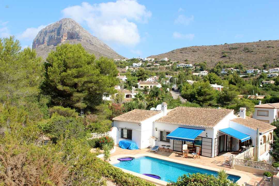 ***Modernisierte Villa im Landhaus Stil auf dem Montgo-Javea, 5 Schlafzimmer, 3 Bäder, Pool, Terrasse, Garten, Grill, Fitnessraum, Parkplatz, etc.***
