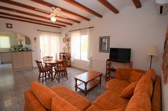 Thumbnail von ***Villa in ruhiger und sonniger Lage auf großem Eckgrundstück mit beheizbarem Pool***