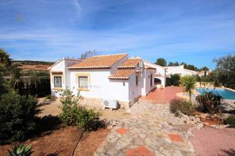 Thumbnail von ***Villa in ruhiger und sonniger Lage auf großem Eckgrundstück mit beheizbarem Pool***