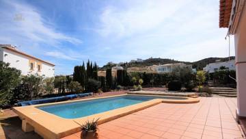 Thumbnail von ***Villa in ruhiger und sonniger Lage auf großem Eckgrundstück mit beheizbarem Pool***