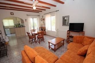 Thumbnail von ***Villa in ruhiger und sonniger Lage auf großem Eckgrundstück mit beheizbarem Pool***