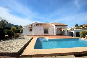 Thumbnail von ***Villa in ruhiger und sonniger Lage auf großem Eckgrundstück mit beheizbarem Pool***