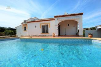 Thumbnail von ***Villa in ruhiger und sonniger Lage auf großem Eckgrundstück mit beheizbarem Pool***