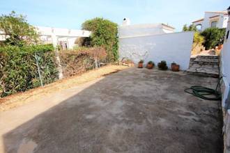 Thumbnail von ***Villa in ruhiger und sonniger Lage auf großem Eckgrundstück mit beheizbarem Pool***