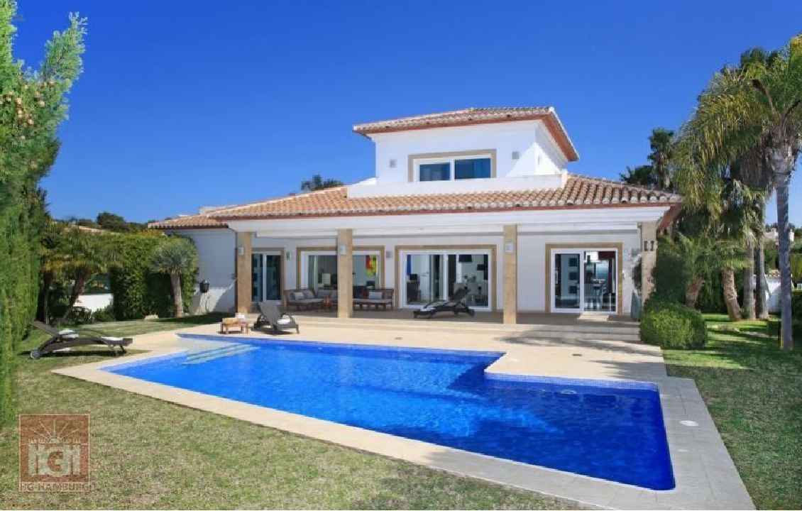 ***Exklusive Villa In Javea mit Pool, Fußbodenheizung und Doppelgarage***