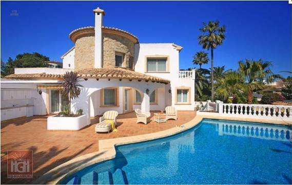 ***Exklusive Villa mit Sommerküche mit Barbecue und Pool***