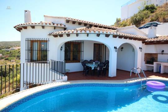 ***Villa am Fuße des Berges mit Pool, sonniger Terrasse und Gästewohnung***