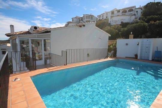 ***Schöne sonnenverwöhnte Villa mit Blick auf den Naturpark Marjal und einer separaten Gästewohnung***