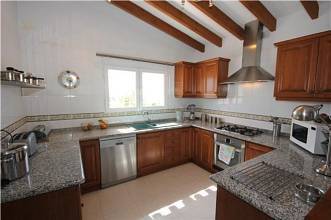 Thumbnail von ***Großzügige Villa mit 2 Wohneinheiten, Pool und traumhaftem Bergblick***