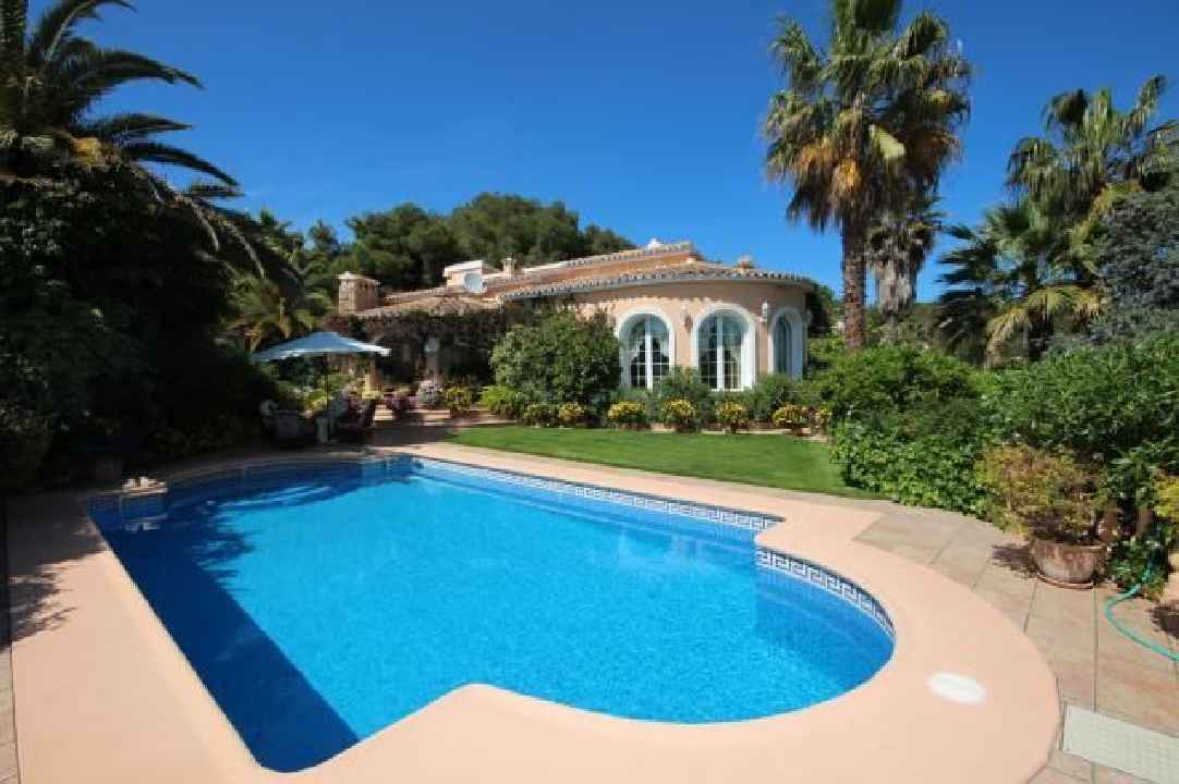 ***Villa mit Romantikzuschlag in ruhiger und sonniger Lage mit Pool, Garage und Meerblick***