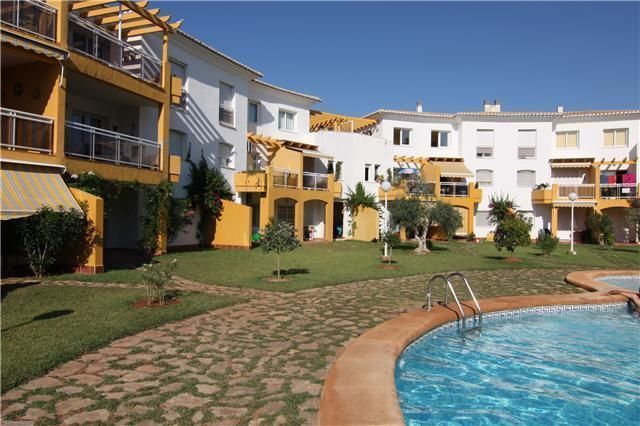 ***Gepflegte Penthouse Wohnung nur 300 m vom Strand***